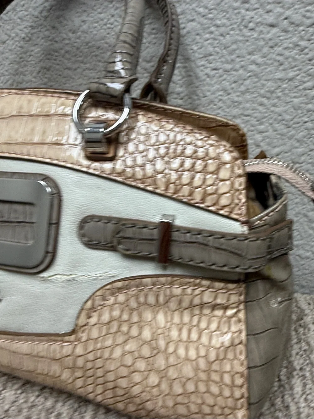 Y2K GUESS Beige and Cream Croc-Embossed Satchel with Silver Hardware